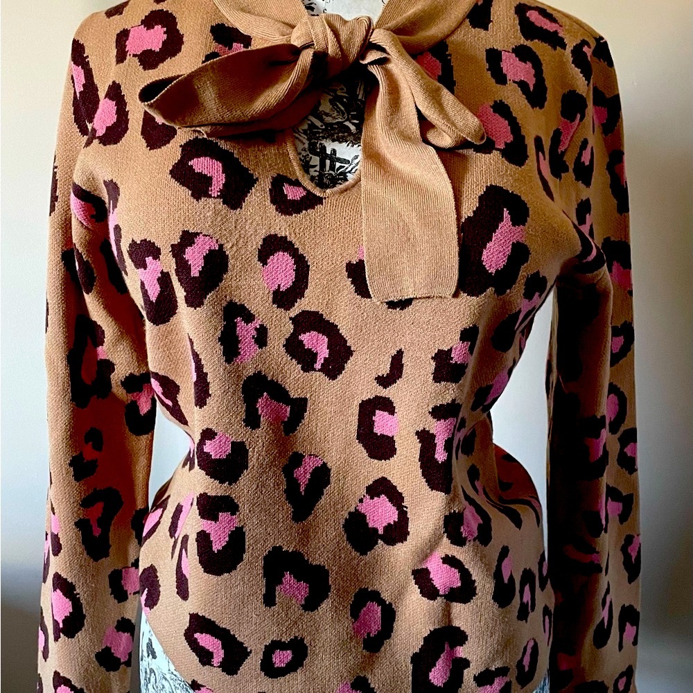 NY&Company Chic Leopard Print Sweater with Bow